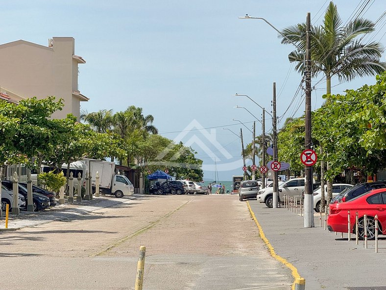 1 Dorm. A Poucos Metros da Praia de Jurere