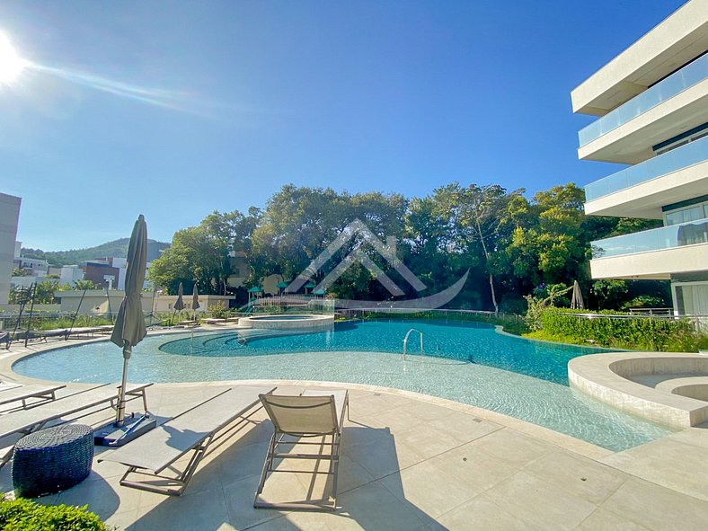 Jurere Perfeição em cada Detalhe com Linda Piscina